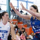 Ana Costa Rodrigues (à gauche) face à la Fribourgeoise Abigail Fogg pour une victoire sans doute "historique". KEYSTONE/SALVATORE DI NOLFI